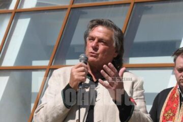 Teatrul din Suceava ar putea să poarte numele lui Florin Piersic