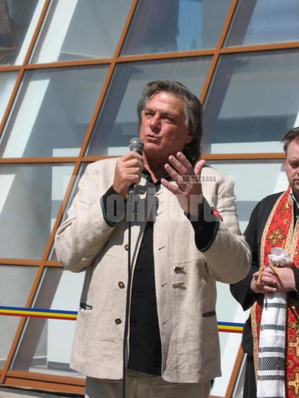 Teatrul din Suceava ar putea să poarte numele lui Florin Piersic