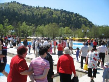 Investiții: Mii de humoreni au participat la „Renașterea Parcului Ariniș”