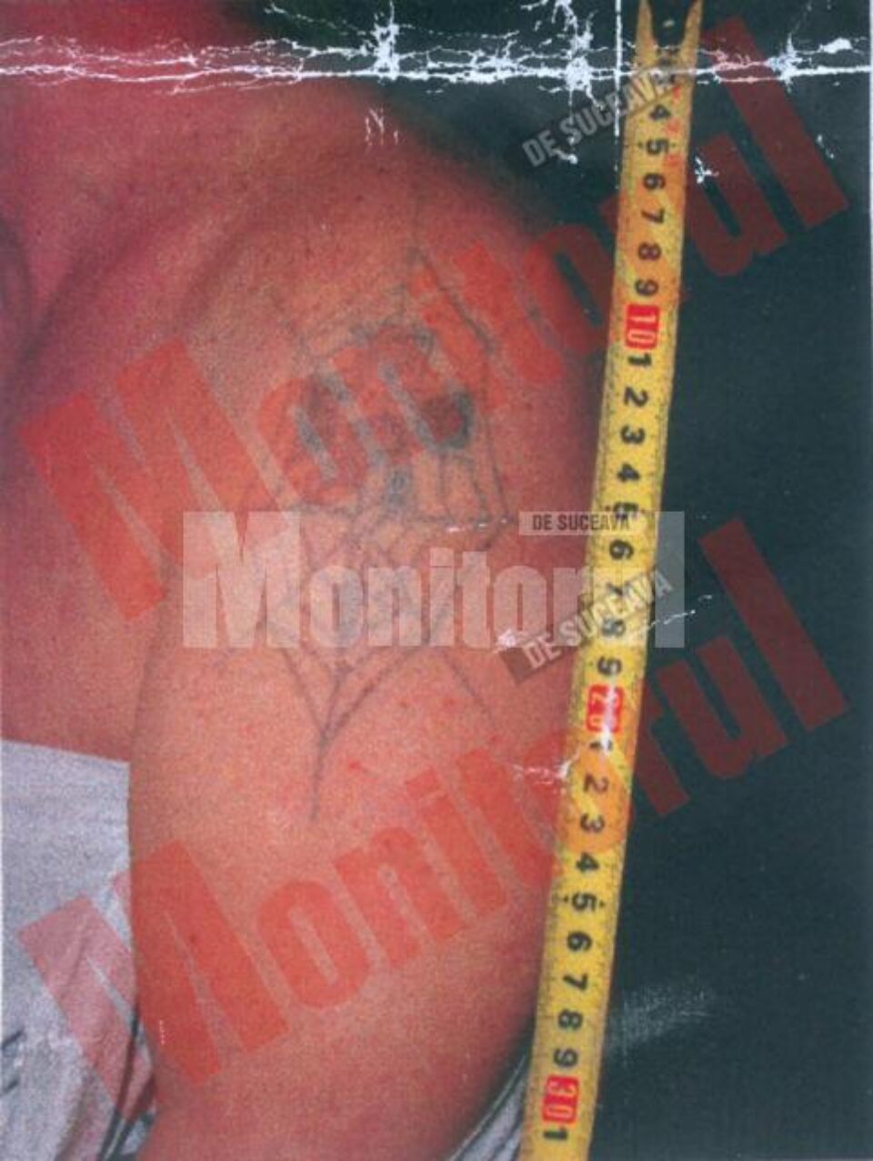 Zaporojeț are pe unul dintre brațe, în partea superioară, un tatuaj specific luptătorilor ceceni