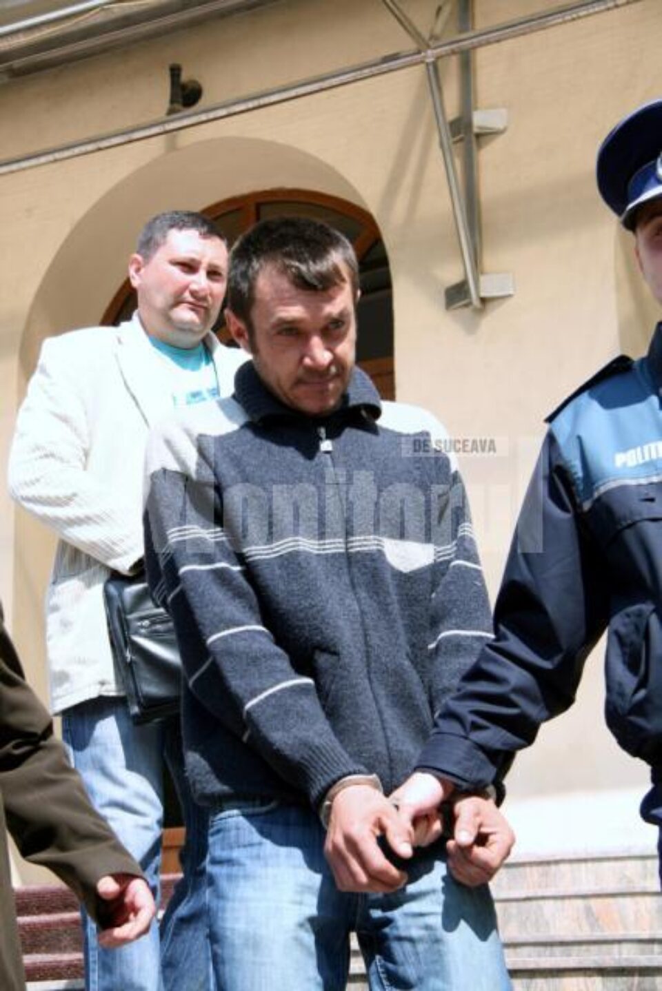 Radu Hlămagă, scos cu cătușe la mâini din sediul Palatului de Justiție