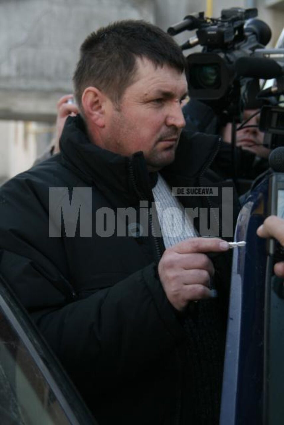 Vasile Hrițcu: „Nu-l cunosc. Pozele astea le văd pentru prima dată în viața mea”