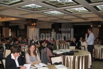 Reprezentanții a 45 de primării din județul Suceava participă zilele acestea la un curs de specializare în vederea întocmirii de proiecte cu finanțare europeană