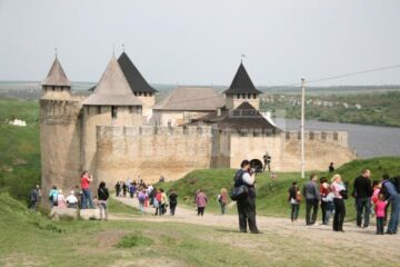 Ofertă turism: Cum să câștigi sute de mii de euro, la o cetate a lui Ștefan cel Mare