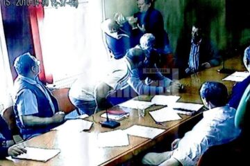 Gheorghe Fron, director la Centrul de recuperare Sasca Mică, a sărit la bătaie la Vlad Dumitru, consilierul personal al primarului comunei, Petru Vodă