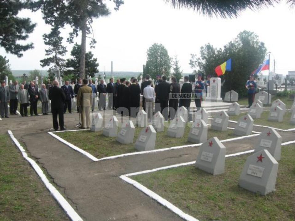 La Cimitirul Pacea: Ceremonial grandios pentru rușii căzuți în al doilea război mondial în Bucovina La Cimitirul Pacea: Ceremonial grandios pentru rușii căzuți în al doilea război mondial în Bucovina