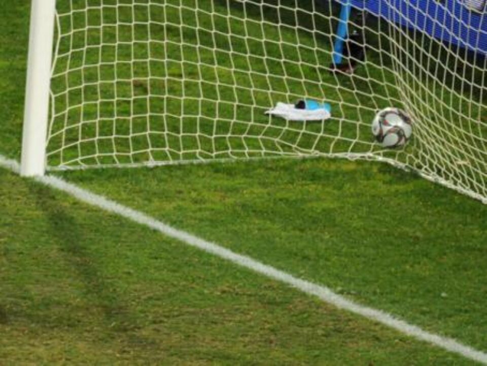Brașovenii au băgat de șase ori balonul în poarta Bistriței. Foto: MEDIAFAX Brașovenii au băgat de șase ori balonul în poarta Bistriței. Foto: MEDIAFAX