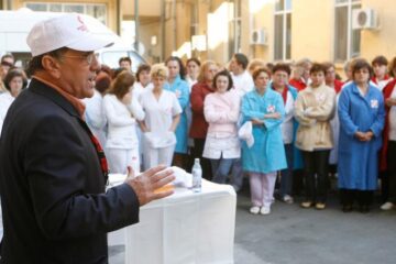 Bugetarii vor avea veniturile mai mici cu 25 la sută de la 1 iunie. Foto: MEDIAFAX