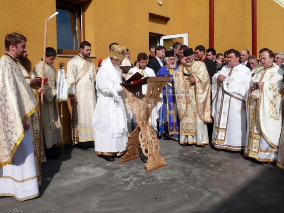 ÎPS Pimen a oficiat ieri slujba de sfințire a capelei cu hramul „Sf. Nicolae” și hramul „Sf. Apostoli Petru și Pavel”