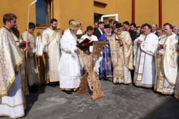 ÎPS Pimen a oficiat ieri slujba de sfințire a capelei cu hramul „Sf. Nicolae” și hramul „Sf. Apostoli Petru și Pavel”