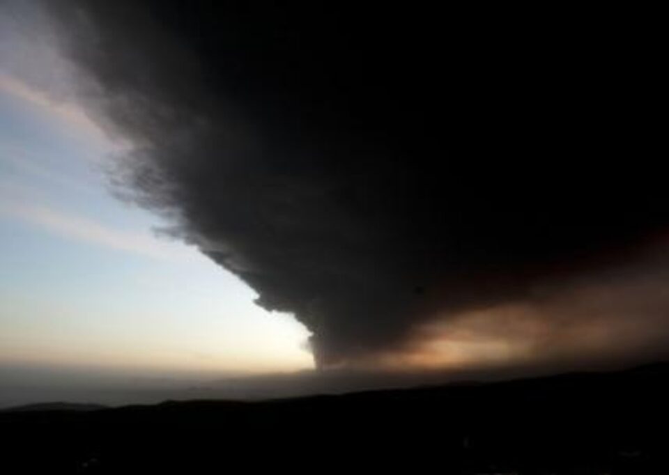 Norul de cenușă vulcanică ar putea ajunge, astăzi, în jurul orei 9.00, deasupra vestului extrem al României. Foto: MEDIAFAX Norul de cenușă vulcanică ar putea ajunge, astăzi, în jurul orei 9.00, deasupra vestului extrem al României. Foto: MEDIAFAX