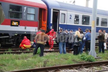 Victima s-a așezat între șine, la câteva sute de metri de gară, și a așteptat venirea trenului. Foto: Andrei BÎRSAN