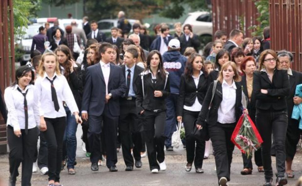 Elevii de clasa a opta vor da astăzi testarea la matematică. Foto: MEDIAFAX