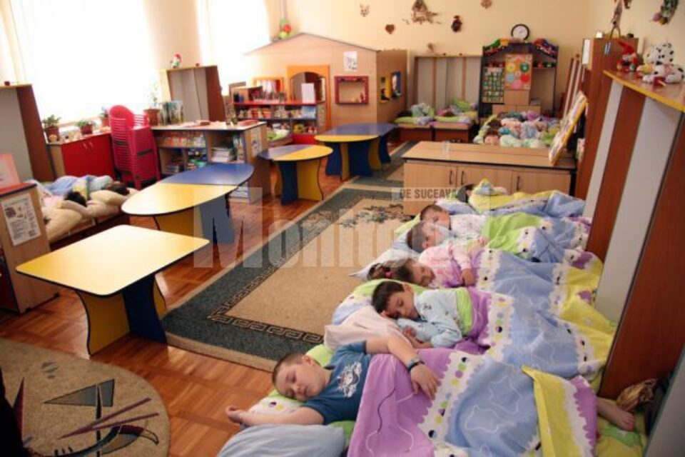 Situație: Grupe aglomerate, pentru a face loc copiilor în grădinițe