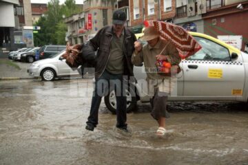 În câteva minute: Suceava, sub ape