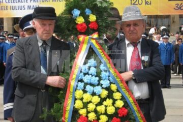 Sărbătoare: Zeci de coroane de flori și ceremonial grandios, la Monumentul Eroilor