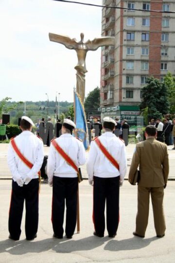 Sărbătoare: Zeci de coroane de flori și ceremonial grandios, la Monumentul Eroilor