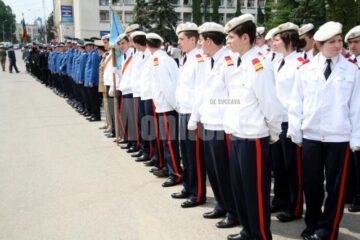 Sărbătoare: Zeci de coroane de flori și ceremonial grandios, la Monumentul Eroilor