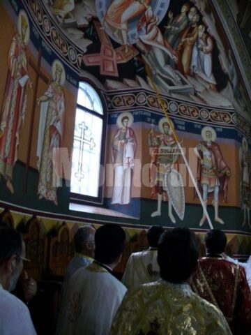 La Fălticeni: Arhiepiscopul Pimen și Episcopul Macarie al Europei de Nord au resfințit Biserica „Adormirea Maicii Domnului”