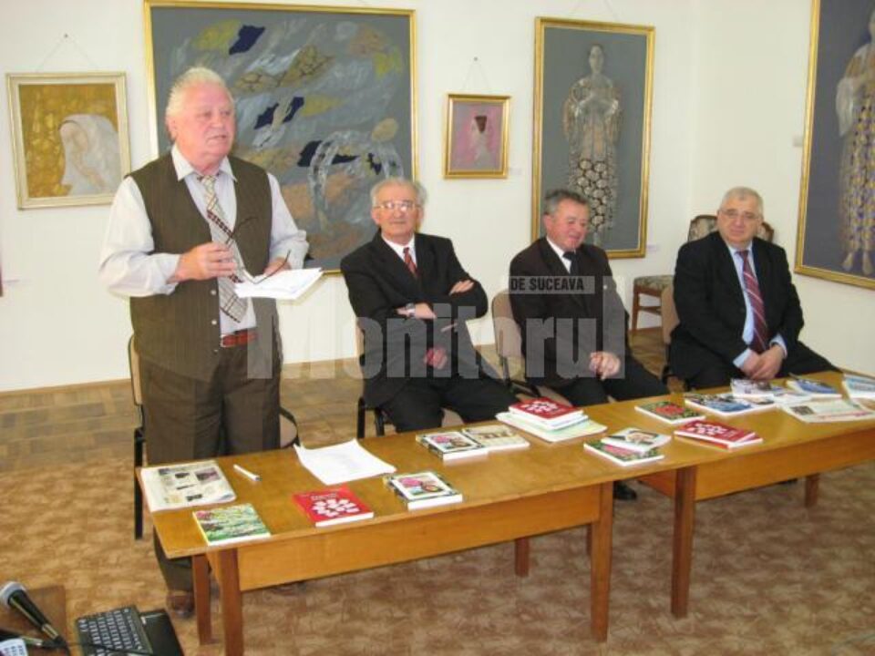 Emil Ianuș dând citire epigramei intitulate Lansare de carte în austeritate