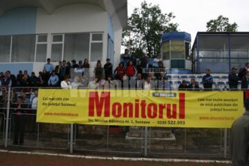 Zeci de spectatori și-au susținut de pe margine colegii participanți la marș