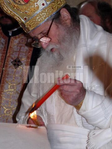 La Fălticeni: Arhiepiscopul Pimen și Episcopul Macarie al Europei de Nord au resfințit Biserica „Adormirea Maicii Domnului”