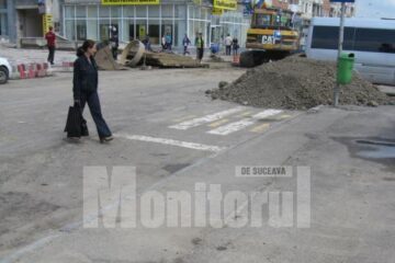 Ultima groapă – capcană, apărută ieri, pe trotuarul din fața Casei de Cultură