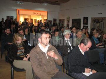 Public participant la lansarea cărții „Daruri duhovnicești”