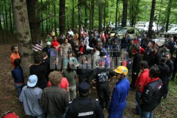 Off-Road Bucovina: Fiul „regelui asfaltului”, Costel Cășuneanu, cu o mașină de 125.000 de euro, prin pădurile de la Gura Humorului