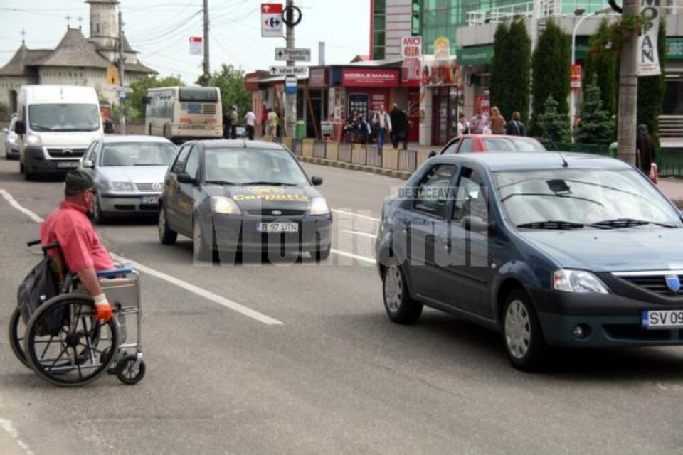 Fără semafor, șoferii uită că au obligația de a da prioritate pietonilor