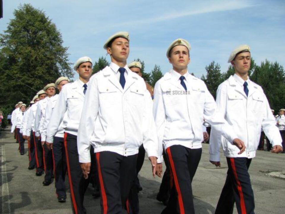 Elevii Colegiului Militar Câmpulung Moldovenesc se vor întrece timp ce 4 zile cu colegii de la alte licee de profil Elevii Colegiului Militar Câmpulung Moldovenesc se vor întrece timp ce 4 zile cu colegii de la alte licee de profil