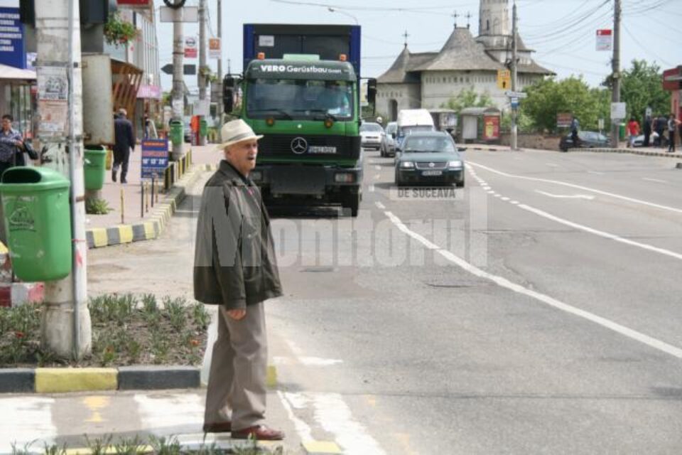 Bătrân disperat că semaforul nu funcționează