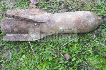 Pericol de explozie: Evacuați din case, din cauza unei bombe de aviație găsită în curtea vecinului