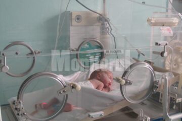 Nou-născuții riscă boli grave din cauza crizei de vaccinuri pediatrice