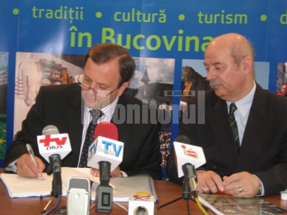 Președintele CJ Suceava, Gheorghe Flutur, și reprezentantul firmei austriece Alpine Bau