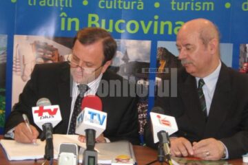 Președintele CJ Suceava, Gheorghe Flutur, și reprezentantul firmei austriece Alpine Bau