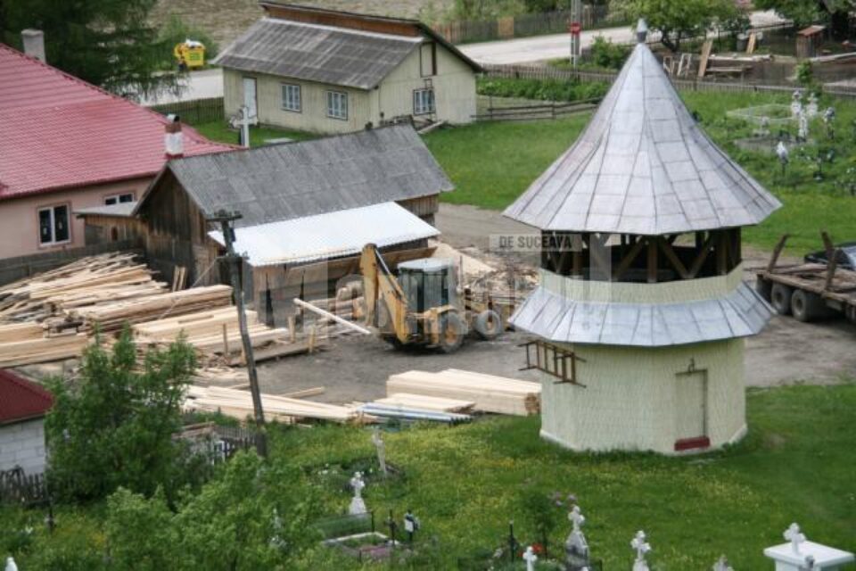 Gaterul din curtea bisericii