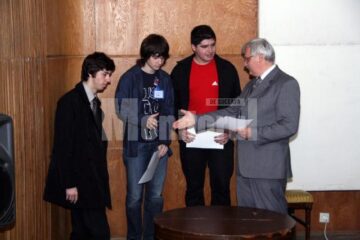 Înmânarea diplomelor și felicitarea laureaților