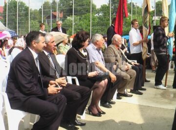 Primarul Petru Todosi alături de invitații manifestării