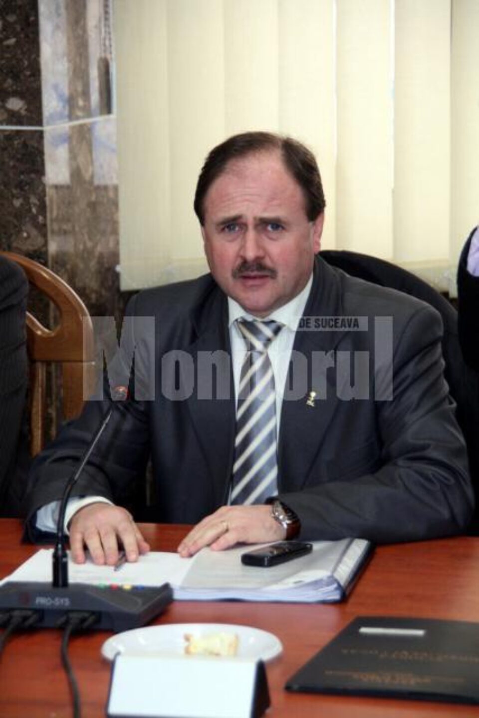 Reacție: Barbă îl invită pe Nechifor la training la Consiliul Județean Reacție: Barbă îl invită pe Nechifor la training la Consiliul Județean