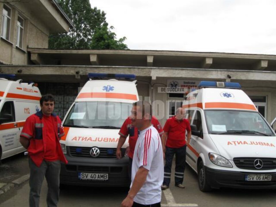 Angajații Serviciului Județean de Ambulanță au declanșat ieri, între orele 10.00 și 11.00, o acțiune de protest în curtea unității