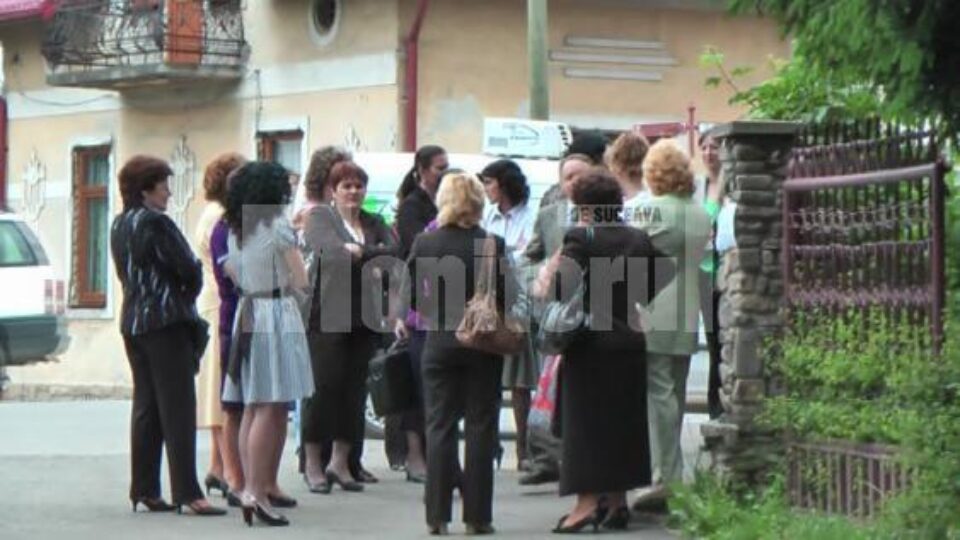 Colegiul „Alexandru cel Bun”: Greviștii le-au bătut obrazul profesorilor „de împrumut” veniți la bacalaureat