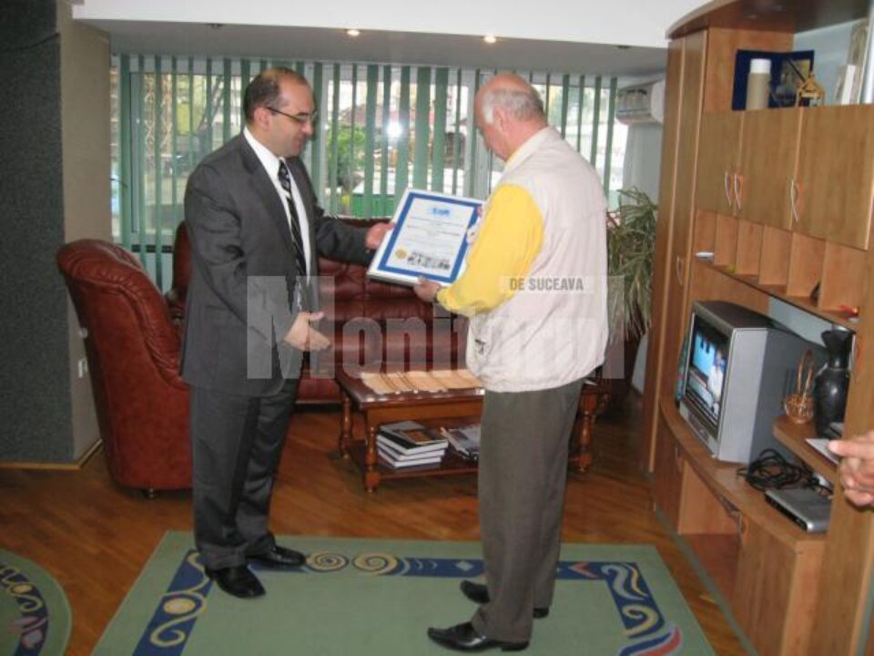 E.S. Dl. Markiyan Z. Kulyk oferindu-i Diploma de onoare lui Ioan Bodnar