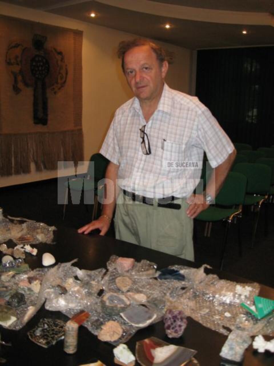 Adrian Irvin Rozei și piesele colecției mineralogice donate muzeului sucevean