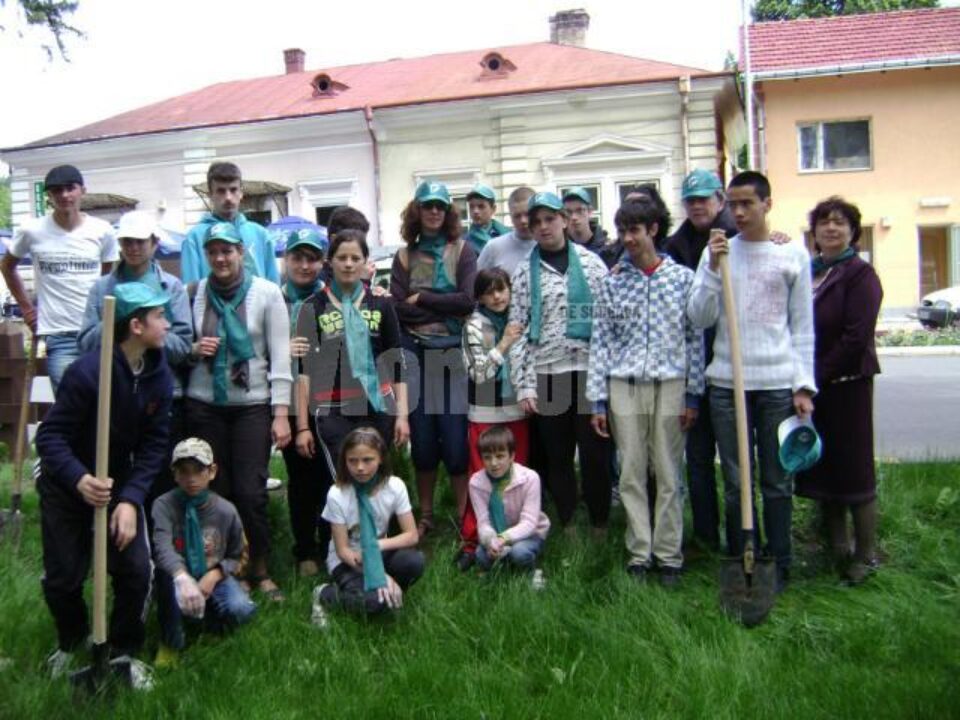 Grupul de elevi implicați în acțiunea de la Gura Humorului