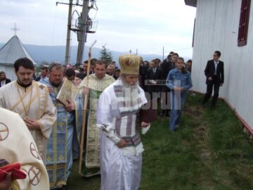 Resfințirea bisericii din Cununschi, prilej de mare sărbătoare pentru localnici