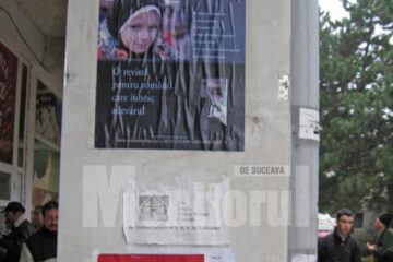 Măsură: Amenzi de 2500 de lei celor care lipesc afișe în afara panourilor de afișaj gratuit