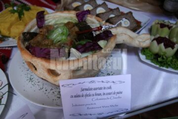 Sărmăluțe în coș de pâine