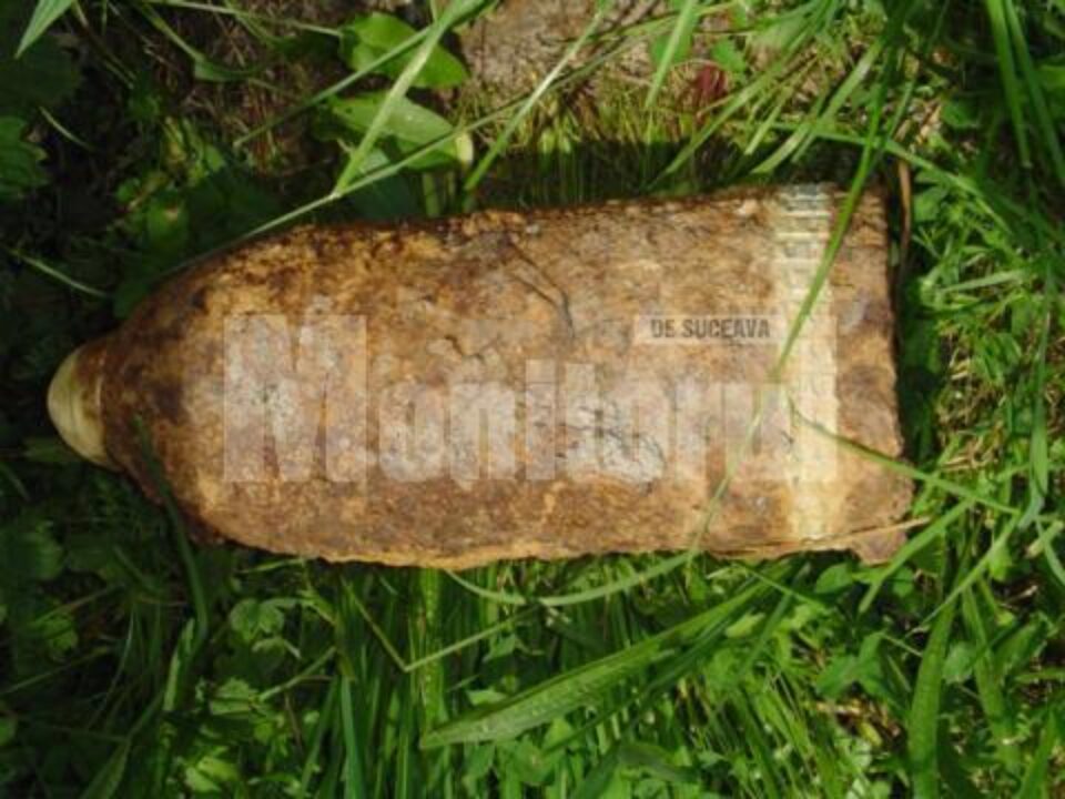 Pericol maxim: Proiectil de război neexplodat, găsit în curtea plină cu copii a unei pensiuni