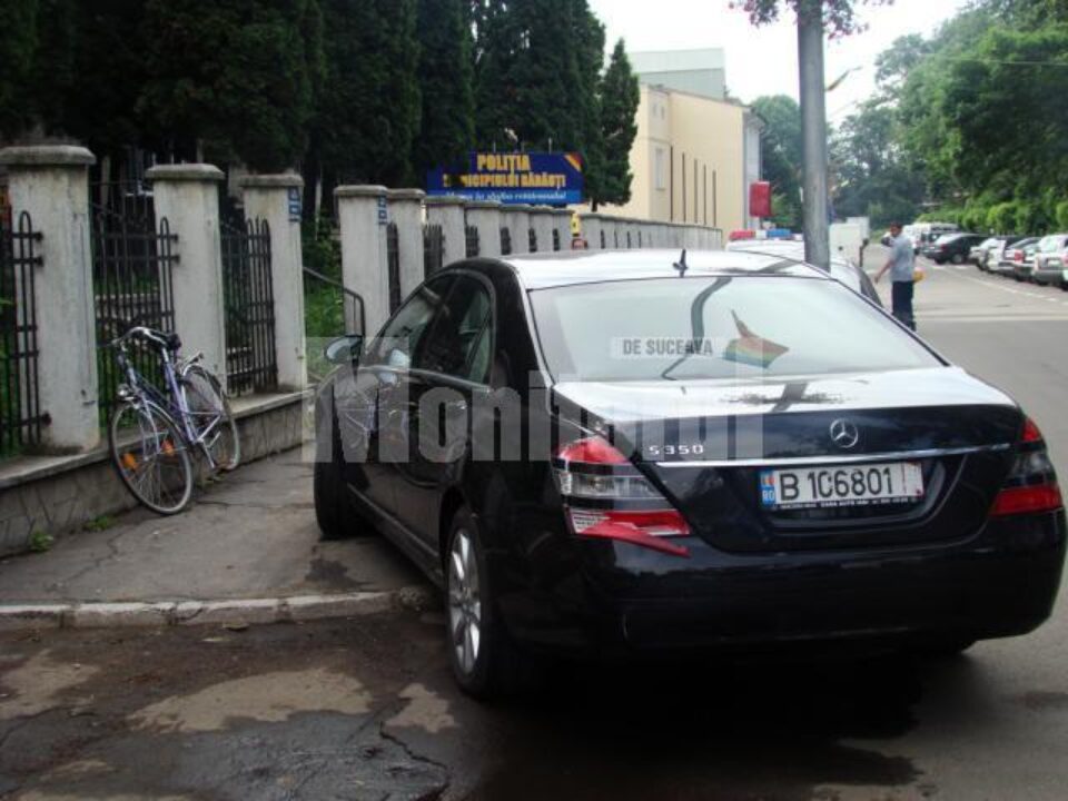 Tupeu maxim: Afaceristul Plămadă din Rădăuți umblă cu o mașină cu numere expirate